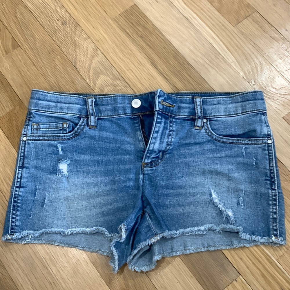 Club Monaco denim shorts. Size 4. Like new. Super sexy and comfortable.